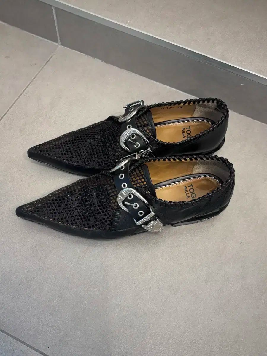 Toga pulla ウェスタン メッシ ローファー 225