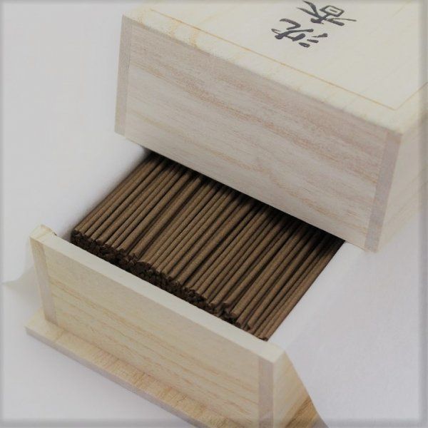 2025年新作アイテム登場。 梅栄堂 お香 お線香 沈香薫昇 中寸桐箱