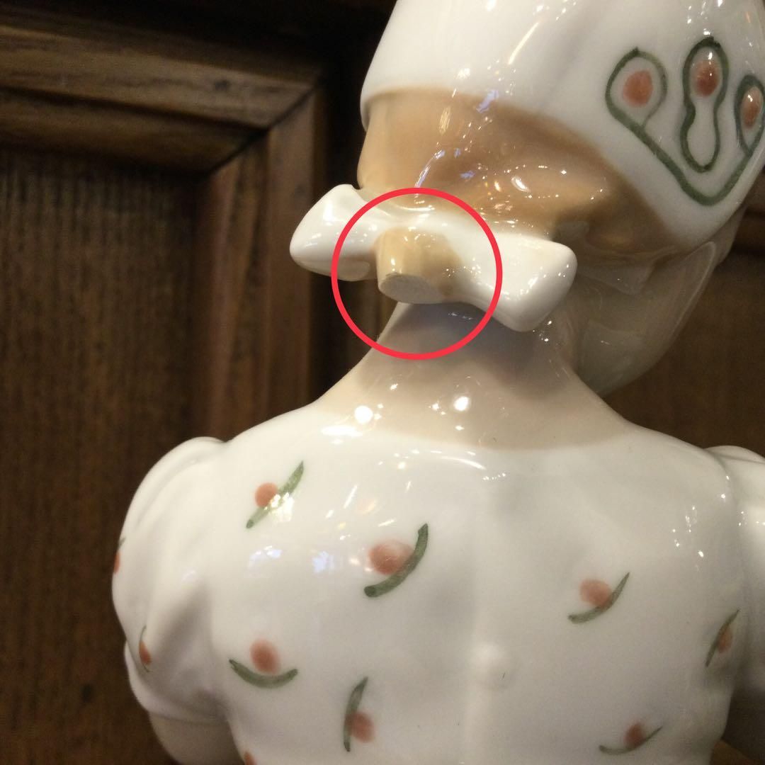 ロイヤルコペンハーゲン フィギュリン お人形を抱く女の子 欠けあり B