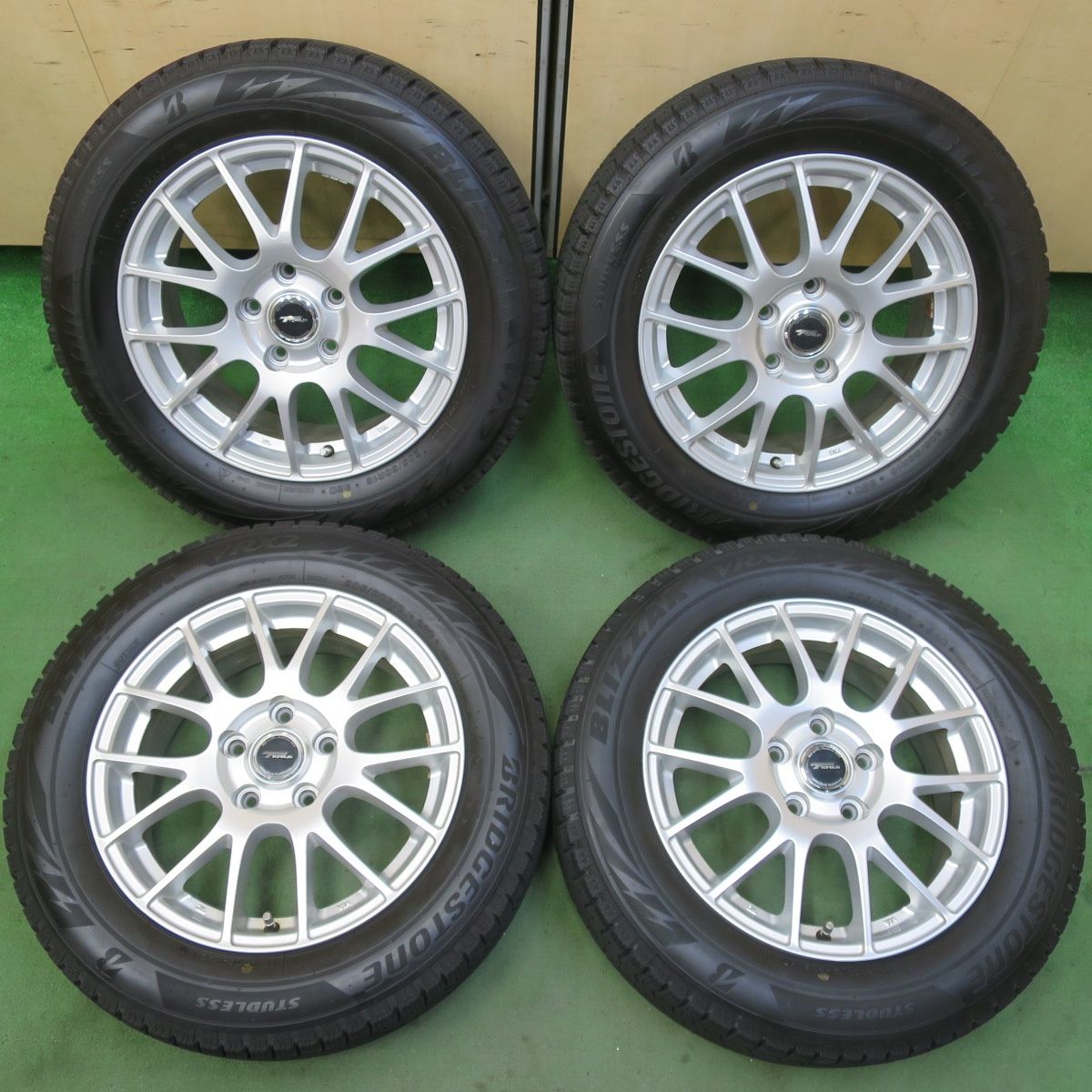 バリ溝 キレイ 9.5分 スタッドレス 205 60R16 ブリヂストン ブリザック VRX2 TOPRUN トップラン 16インチ PCD114.3 5H 5092309イス