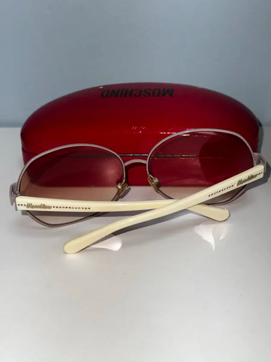 Moschino(モスキーノ) ハート チャーム サングラス モスキーノ