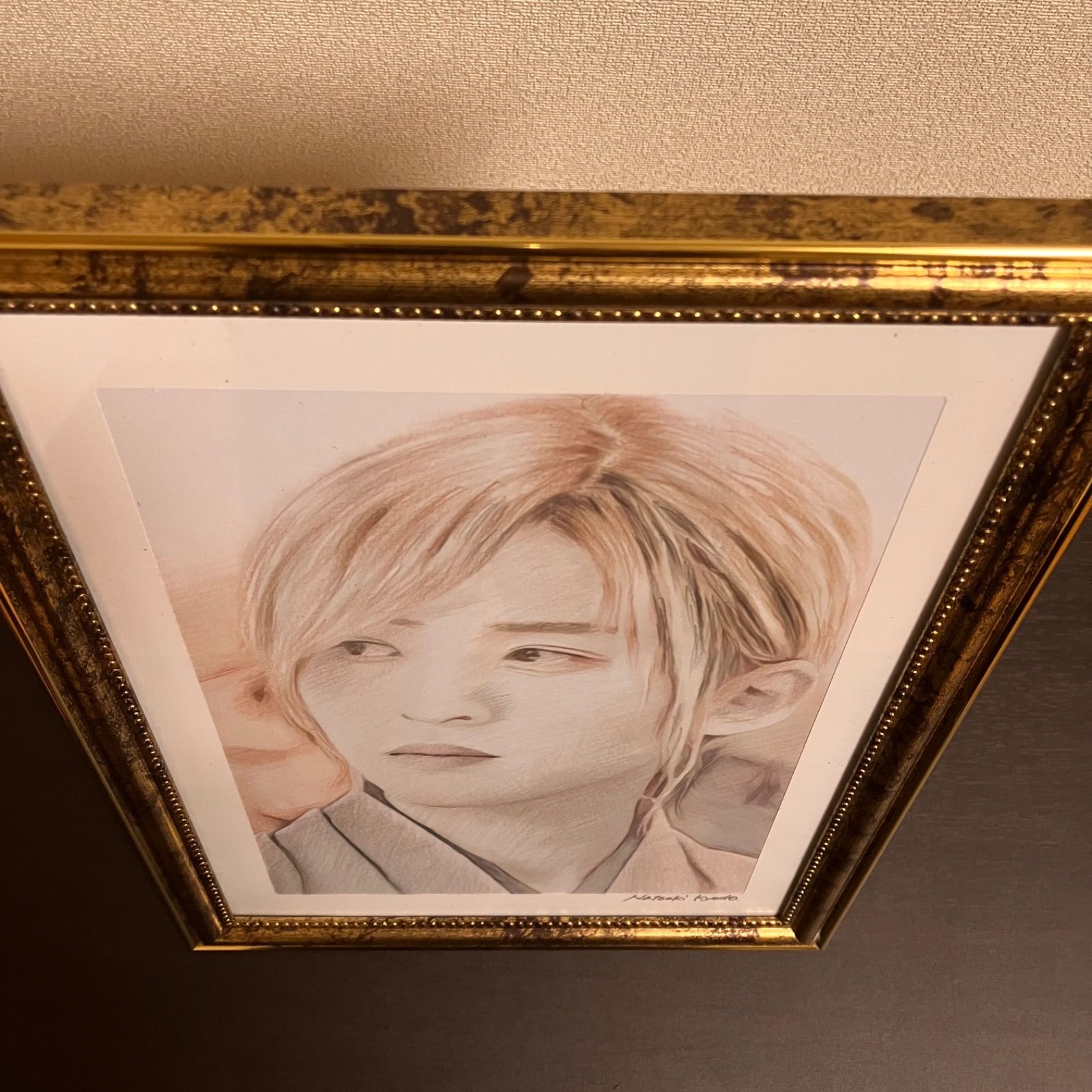 女優画④ 額装品　額縁寸法32.7㎝×24.0㎝×1.5㎝　色鉛筆画　定款付 女優画16 額装品 額縁寸法32.7㎝×24.0㎝×1.5㎝ 色鉛筆画 定款付