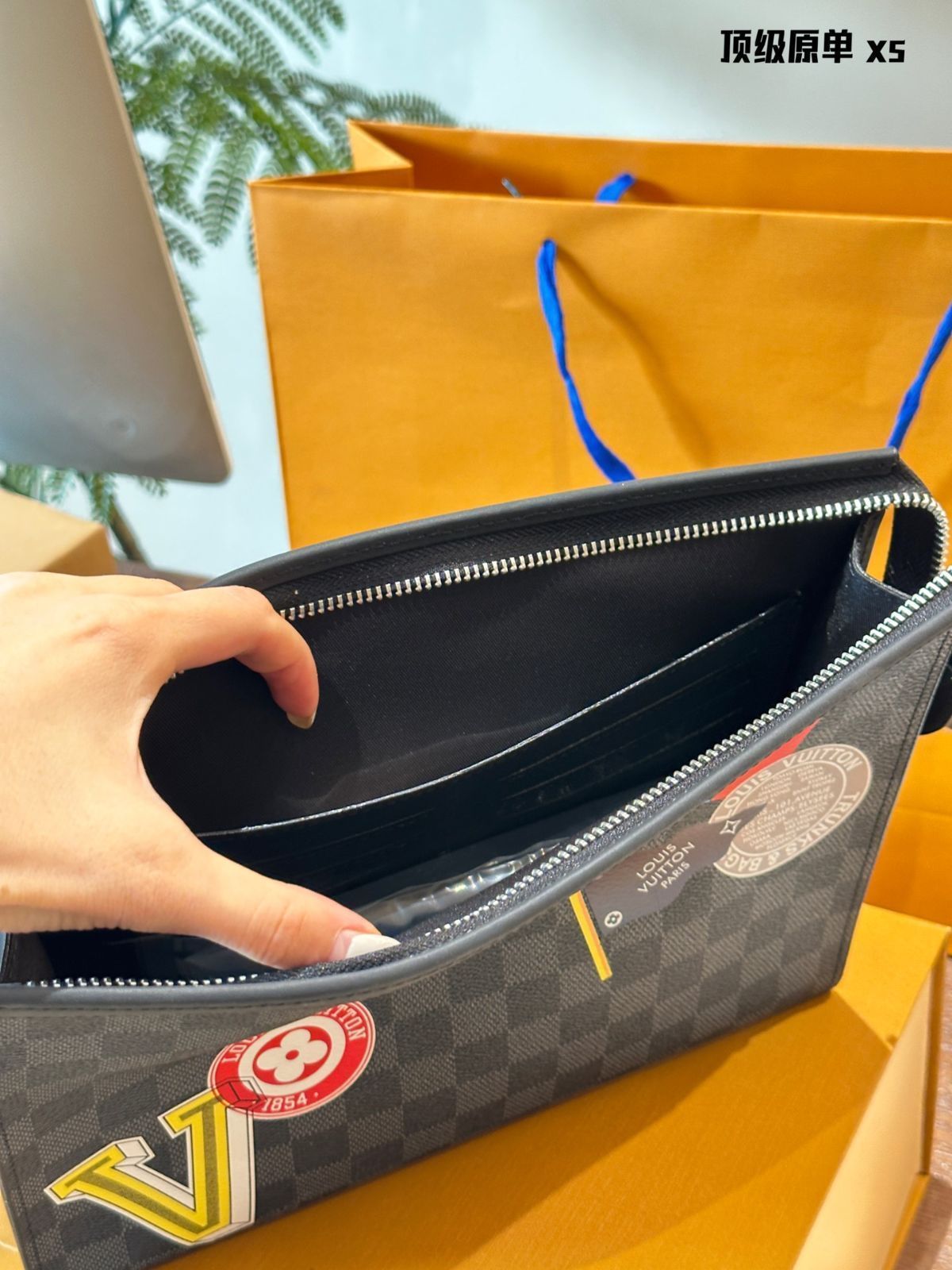 【ルイヴィトン】トイレポーチ LV×TM 今日特価】LV Toiletry Pouch Monogram Wash Bag - ルイヴィトン
