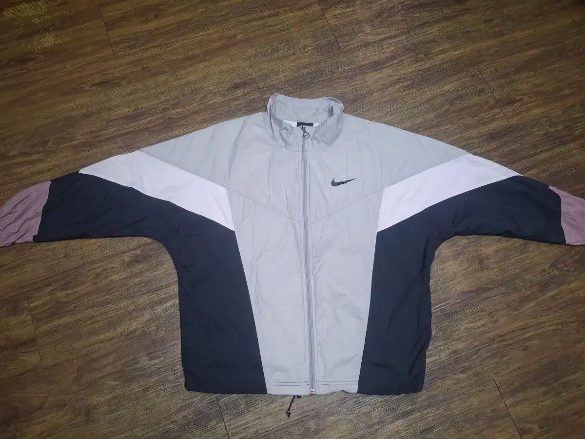 NIKE