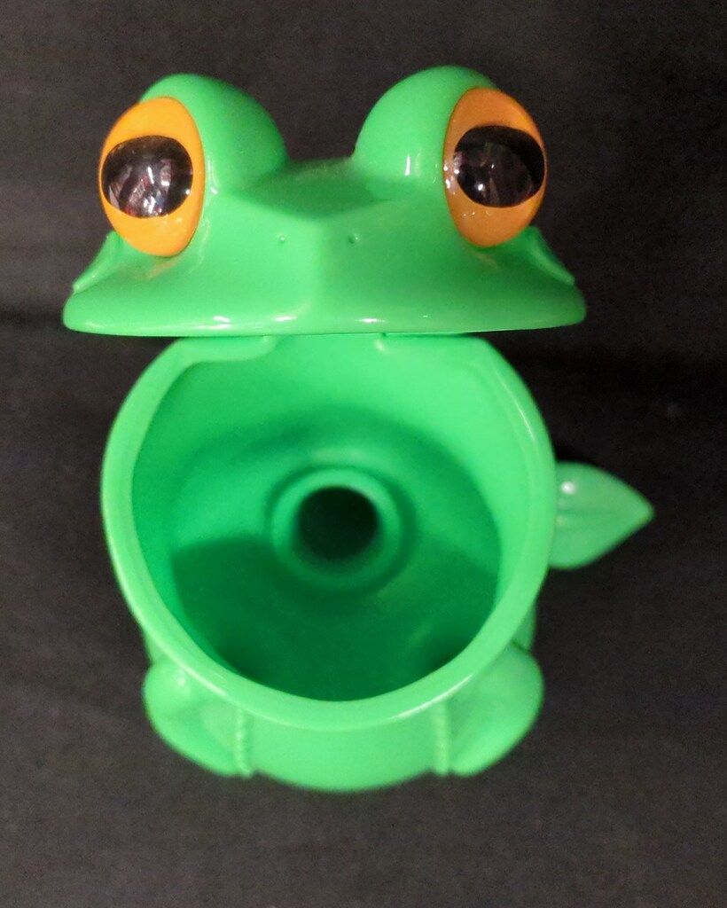 スカルチュラ 歩行食虫植物 ウツボカエル 黄緑成型/黄色目 - メルカリ