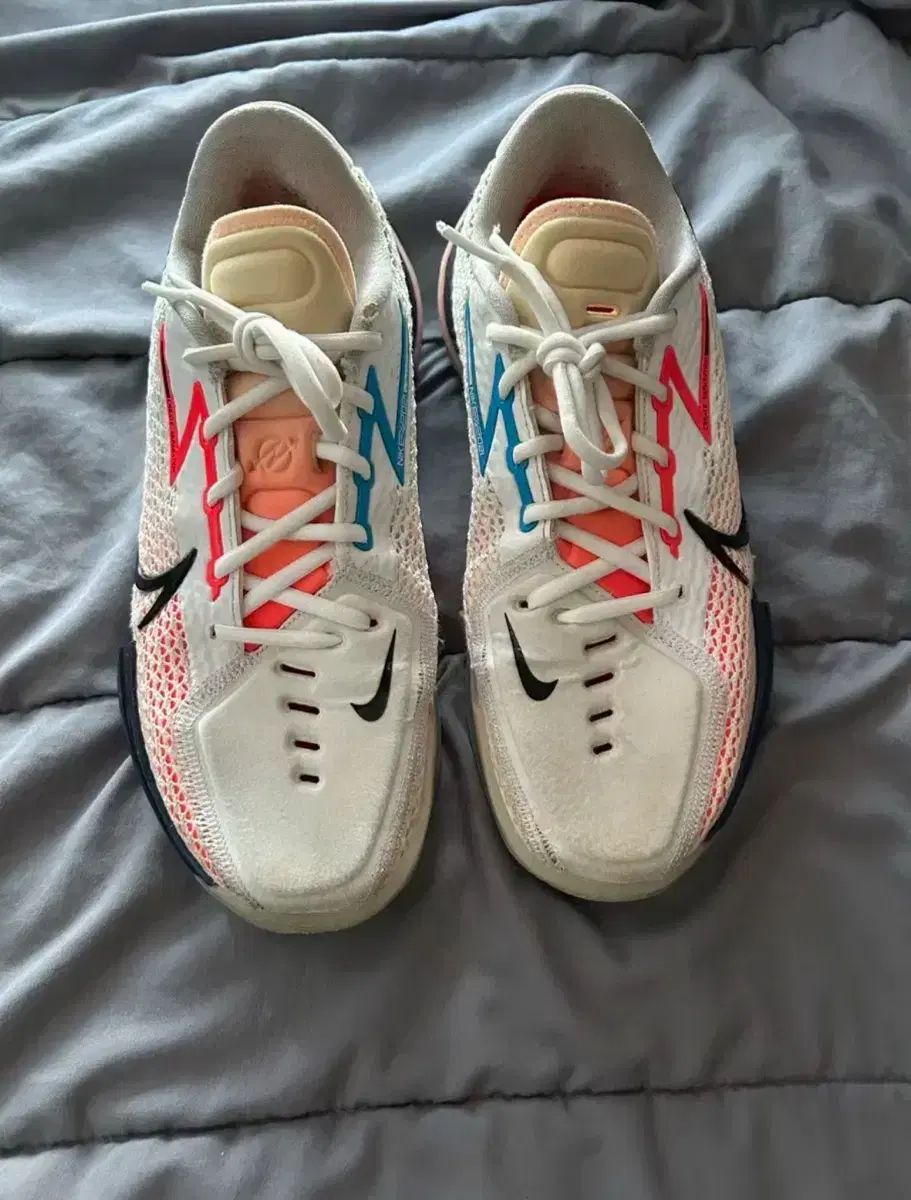 260 NIKE ナイキ GTカット 1 バスケットシューズ