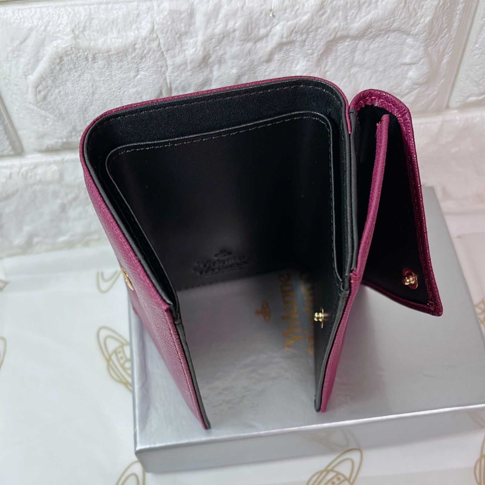 ショッパー付 Vivienne Westwood 3つ折り財布 ボルドー 新作‎登場🤍ショッパー付】Vivienne Westwood 3つ折り財布
