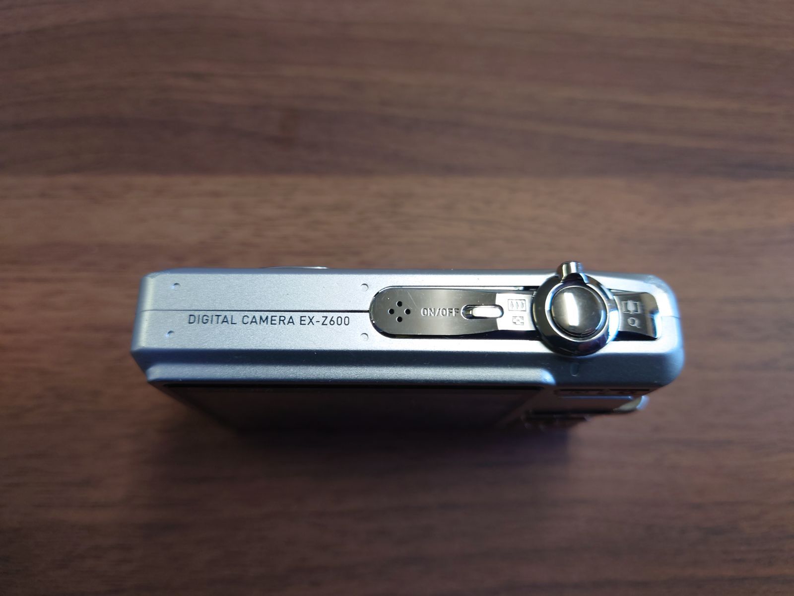 CASIO EXILIM EX-Z600 シルバー (動作確認済) Casio Exilim EX-Z600 review: Casio Exilim EX-Z600 - CNET