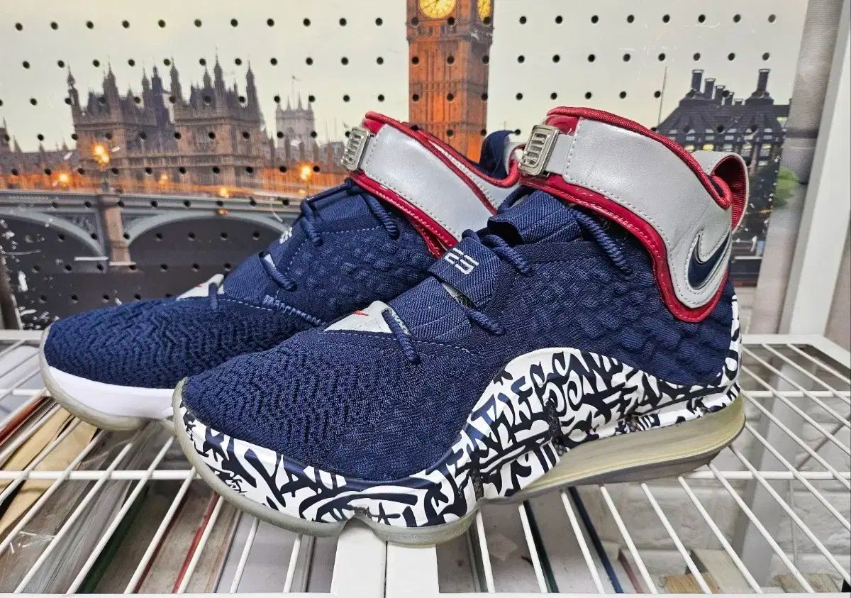 NIKE ナイキ レブロン17 グラフィティ ナイキ レブロン17グラフティ 27.5