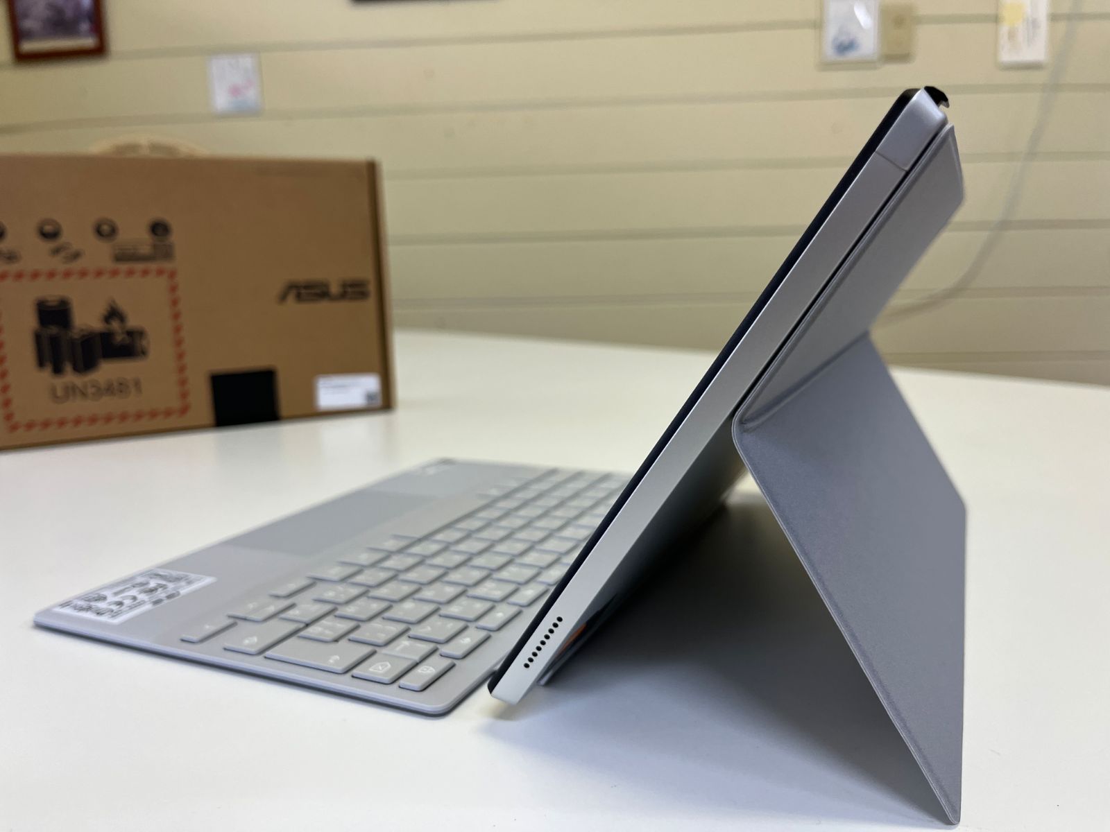 ASUS エイスース タブレットPC 2in1ノートパソコン タッチパネル 日本語キーボード ペン付属Chromebook CM3001DM2 フォグシルバー ほぼ