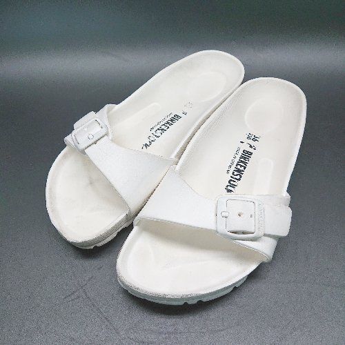 ◇ BIRKENSTOCK ビルケンシュトック 無地 バックル シンプル サンダル