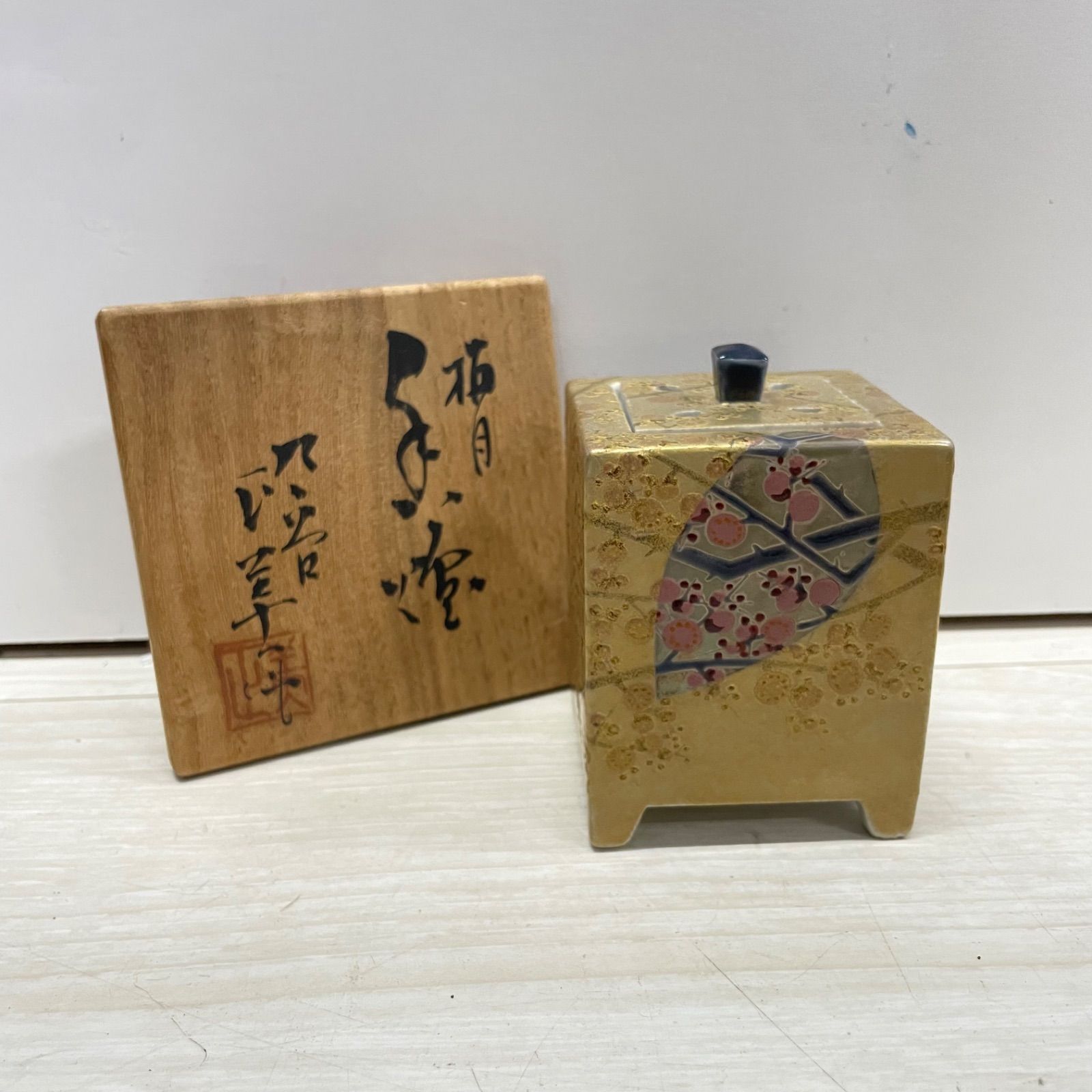□九谷焼□藤村正美□香炉□ 九谷焼 藤村正美 梅月 香炉 四角陶器 - メルカリ