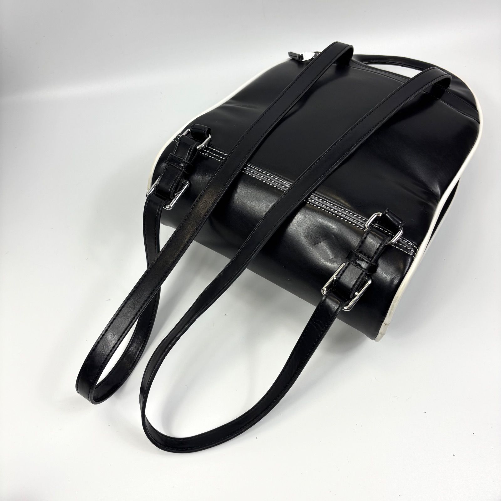 DIESEL ディーゼル メタルDロゴ ムーンバックパック リュック ブラック