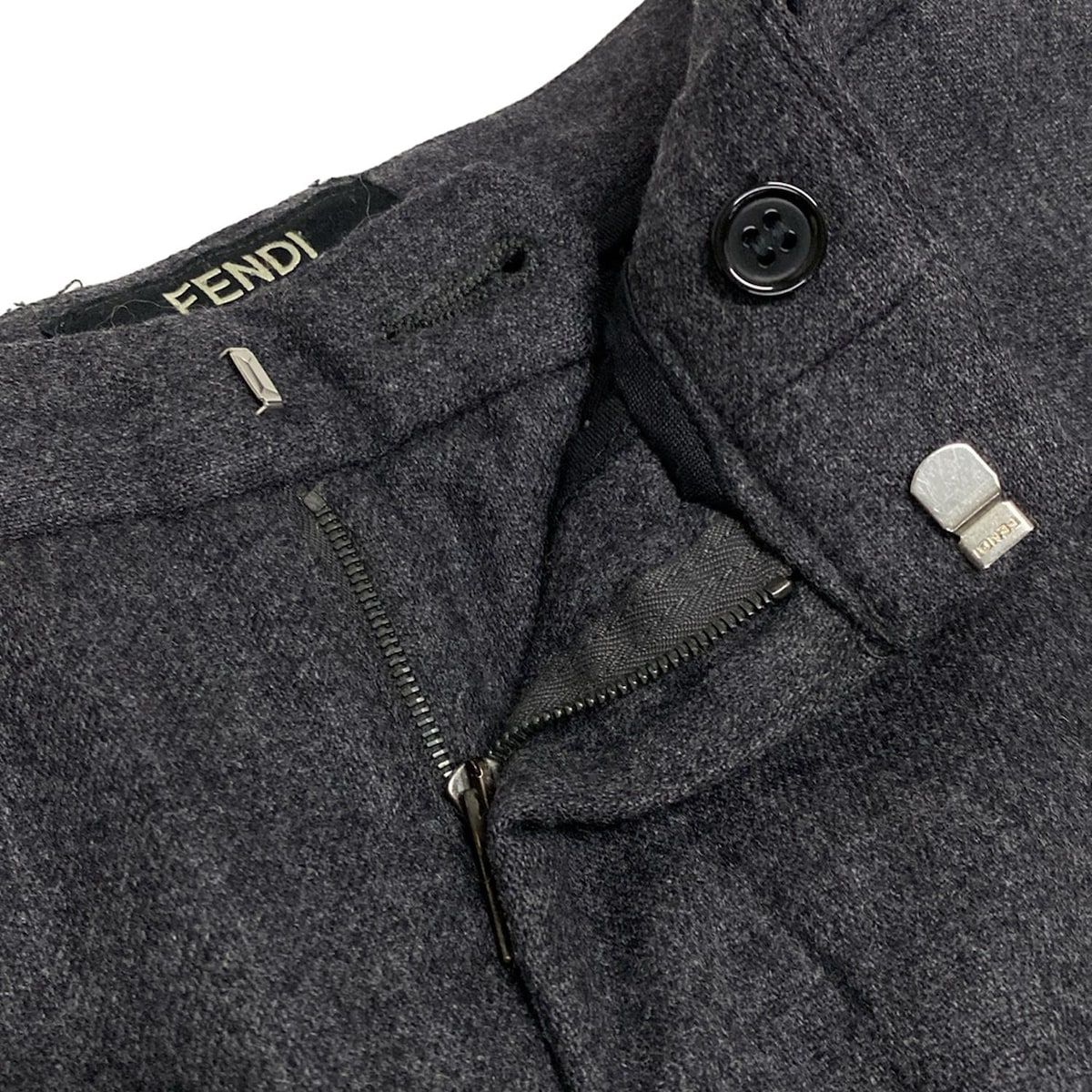 - ダークグレー