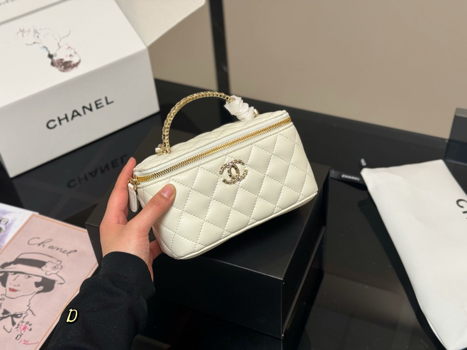 品質保証 今日特価】Chanel Handle Cosmetic Box シャネル ハンドル メイク道具・化粧小物