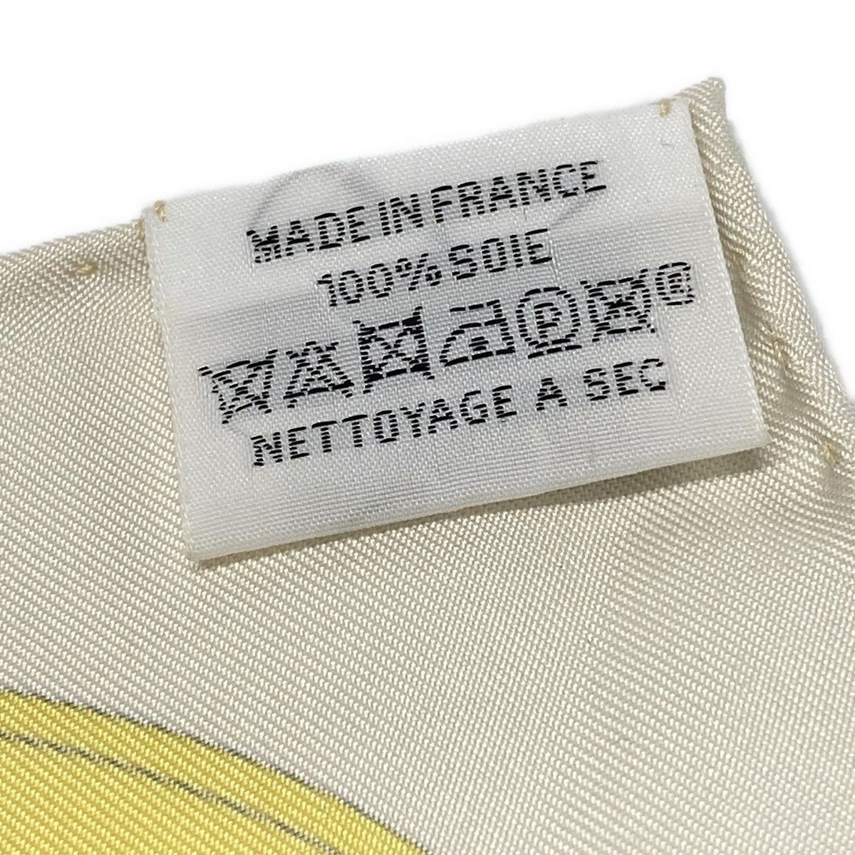 HERMES(エルメス) スカーフ美品 カレ90 アイボリー×イエロー HERMES(エルメス) スカーフ美品 カレ90 アイボリー×イエロー