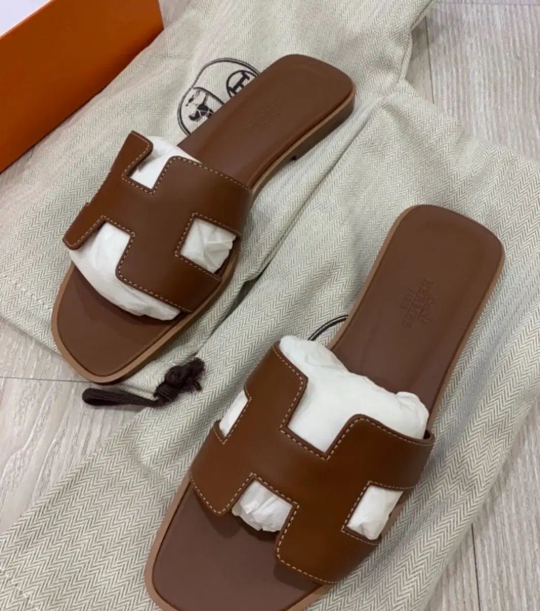 HERMES エルメス オレンジゴールド 37 人気サイズ