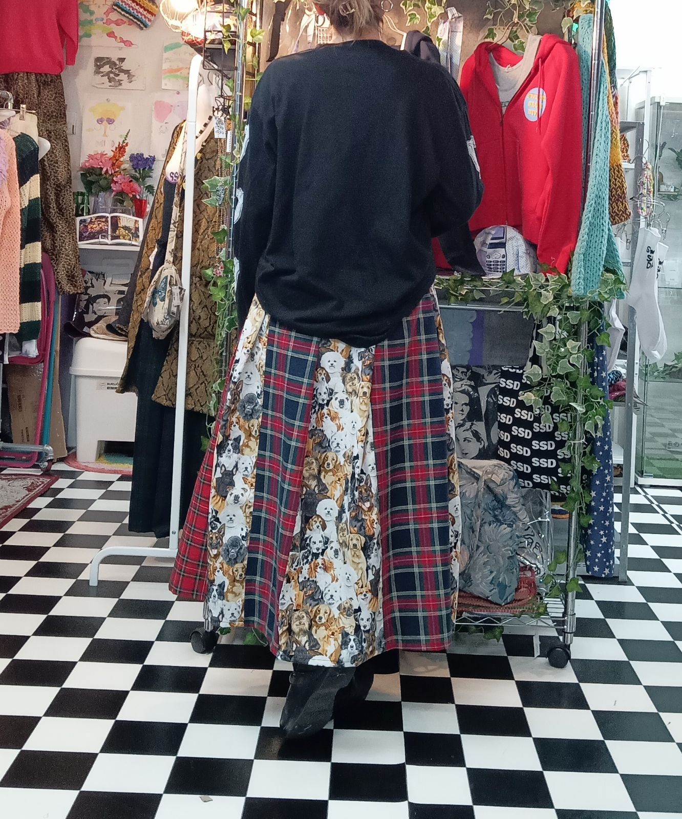 SIIILON フロッキー 犬イラスト チェック柄 プリーツスカート 美品 SIIILON フロッキー 犬イラスト チェック柄 プリーツス
