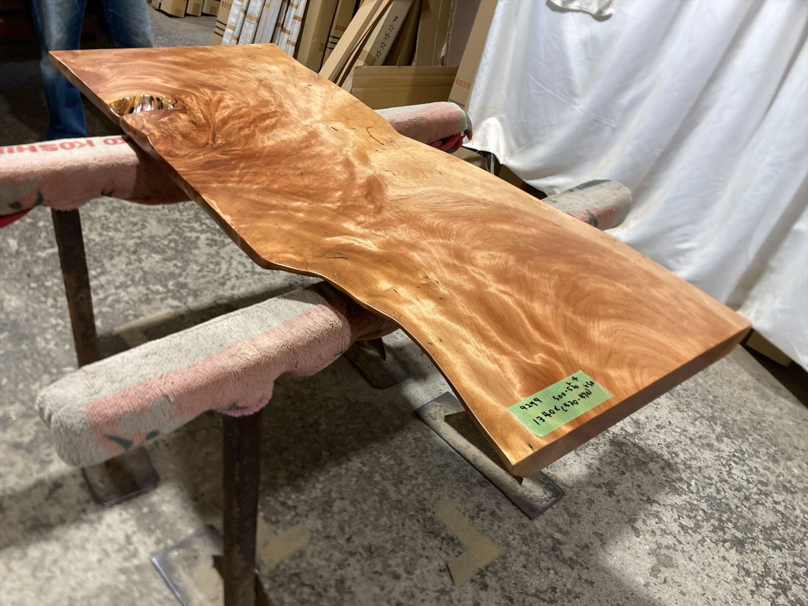 トチ9299 トチの木 一枚板無垢 乾燥材 1340x500-530x50mm カウンター 棚 テレビ台 カウンター センターテーブル 窓台 橡 栃