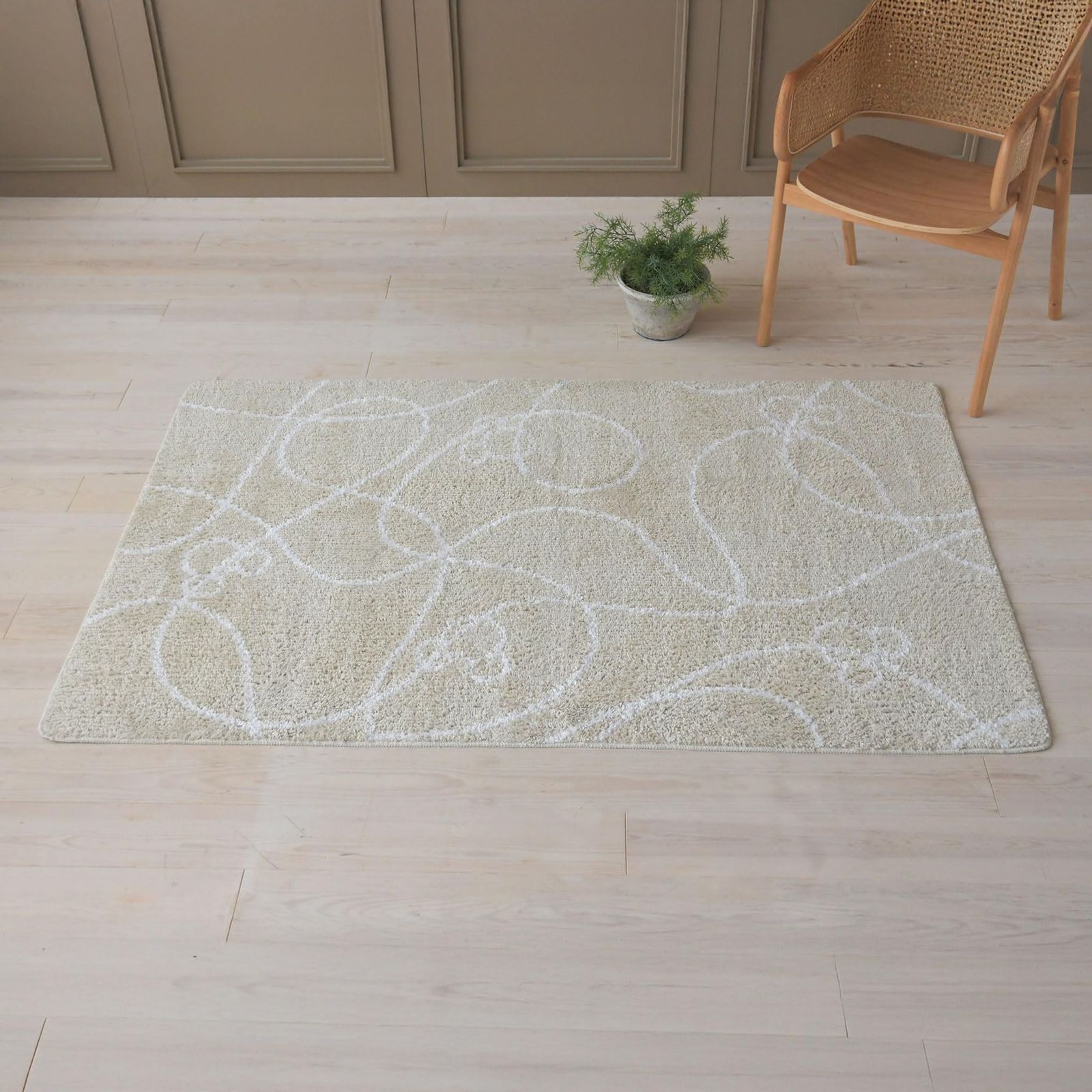 丸眞 ラグ 中 ディズニー ミッキーマウス ミッキー ラインシェイプ キャラクター かわいい 滑り止め付き ふわふわ おしゃれ 滑らない 2225072500