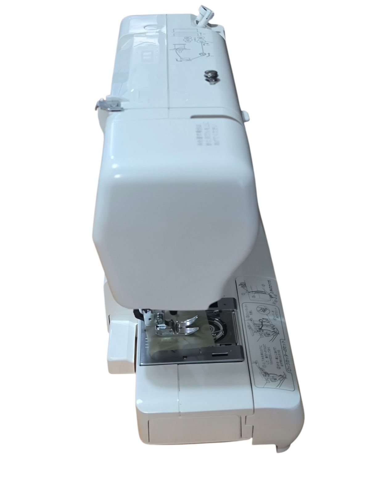 ロックカッター内蔵 電子制御ミシン