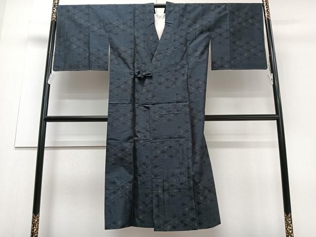 平和屋着物●本場大島紬　舞葉文　総絣　正絹　逸品　CAAW3959vf 平和屋着物○本場大島紬 舞葉文 総絣 正絹 逸品 CAAW3959vf