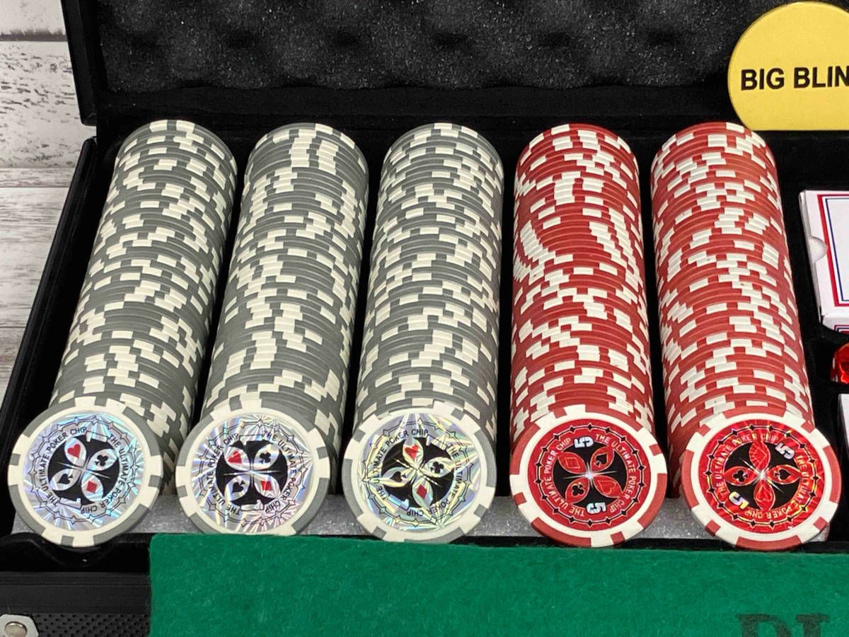 ポーカーチップ トランプ ダイス マット セット トランク付き 楽天市場】ルーレット プレイマット レーキ セット チップ 300枚 トランプカード  2組 ダイス 5点 ポーカー カジノ ZA-413+378 ルーレットセット+ポーカーセット : ホリック