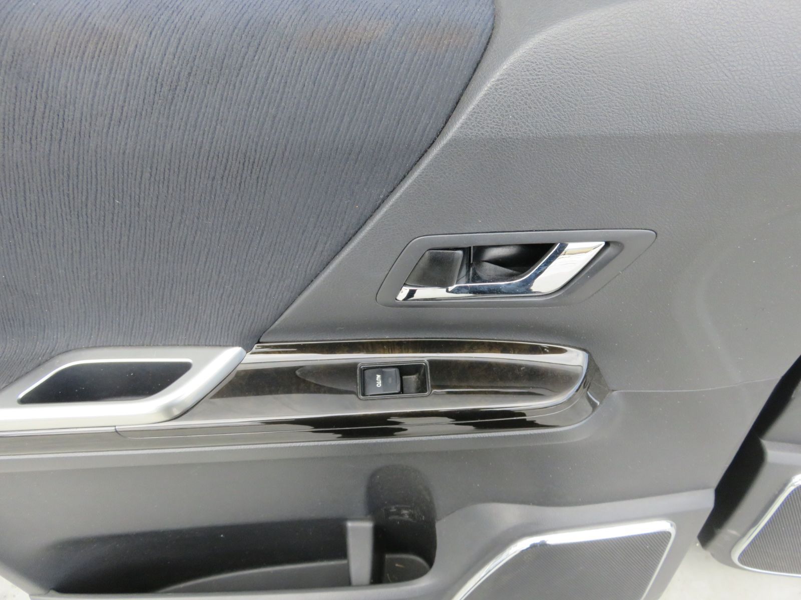 SFC2212 ヴェルファイア GGH20W GGH25W 後期 ドアトリム 内張り運転席助手席 PWスイッチ 左右前 純正 ANH20W ANH25W アルファード共通