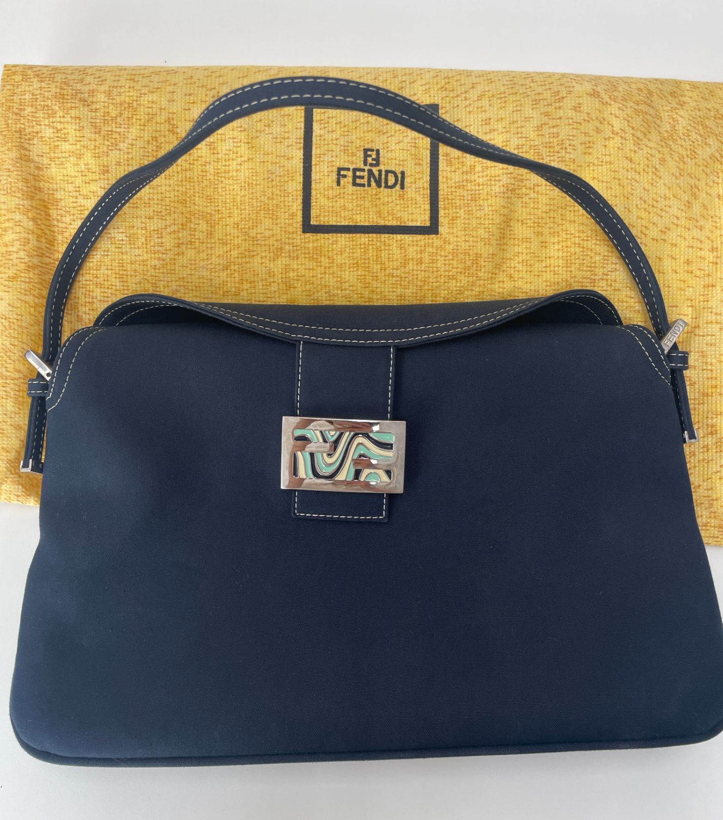 【美品】フェンディ マンマバケット ショルダーバッグ デニム マーブル 肩掛け 美品】フェンディ マンマバケット ショルダーバッグ デニム