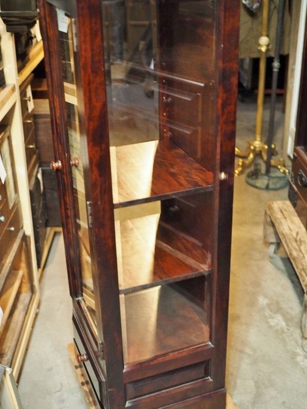 日新時計工業と民芸家具のディスプレィキャビネット 昭和後期