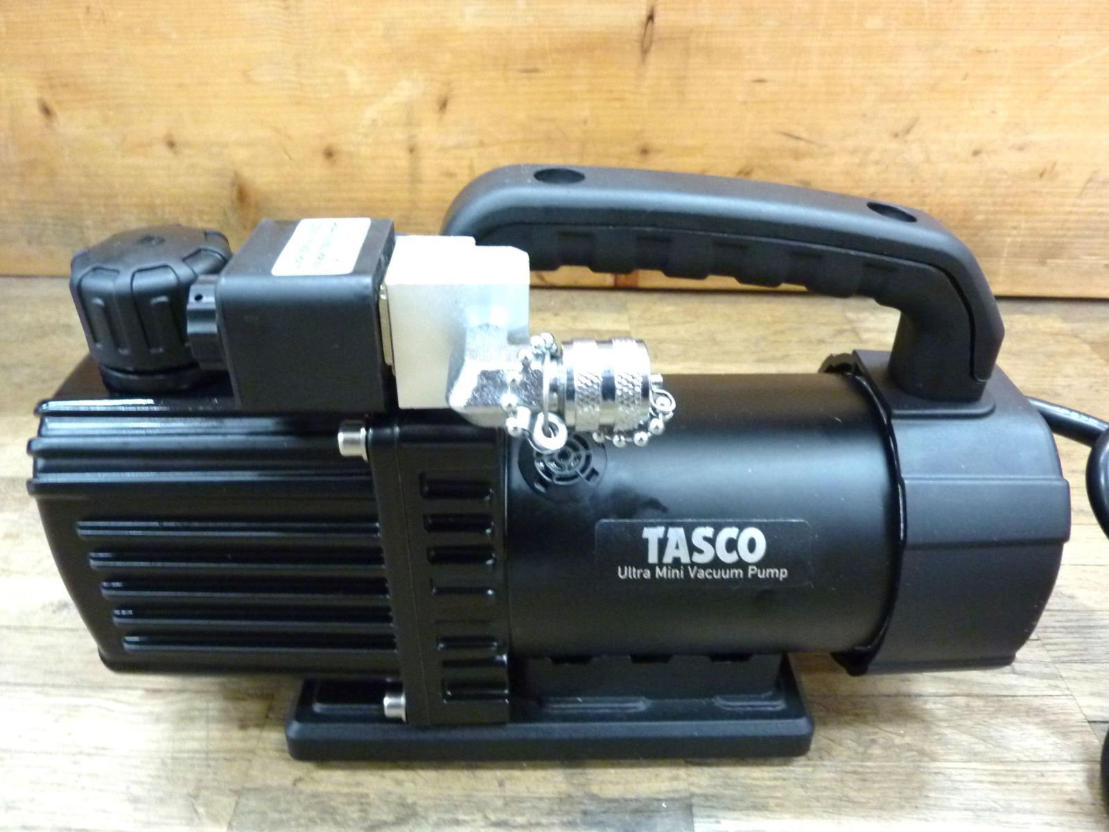 イチネンTASCO オイル逆流防止弁付真空ポンプ TA150SW