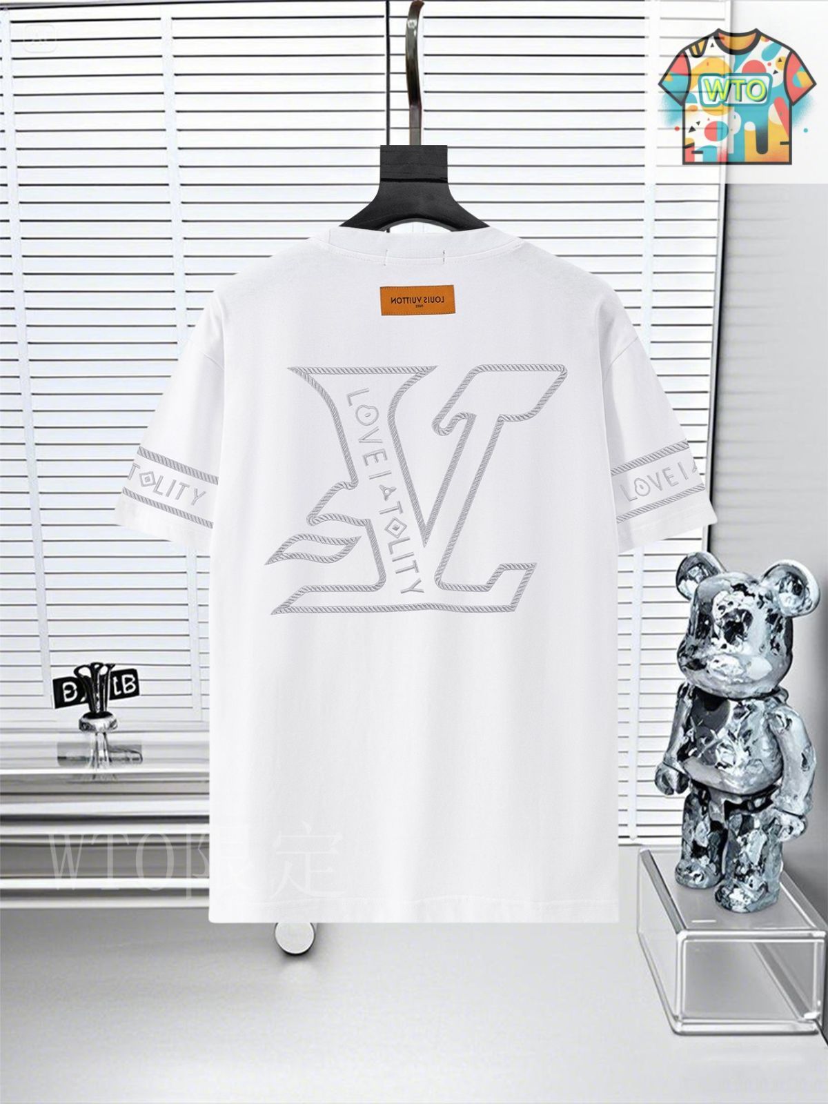 本物 ルイヴィトン 装飾 スパンコール パリアートデザイン 半袖 ブラウス 34 LOUIS VUITTON】【日本限定】【ダイス柄】【イタリア製