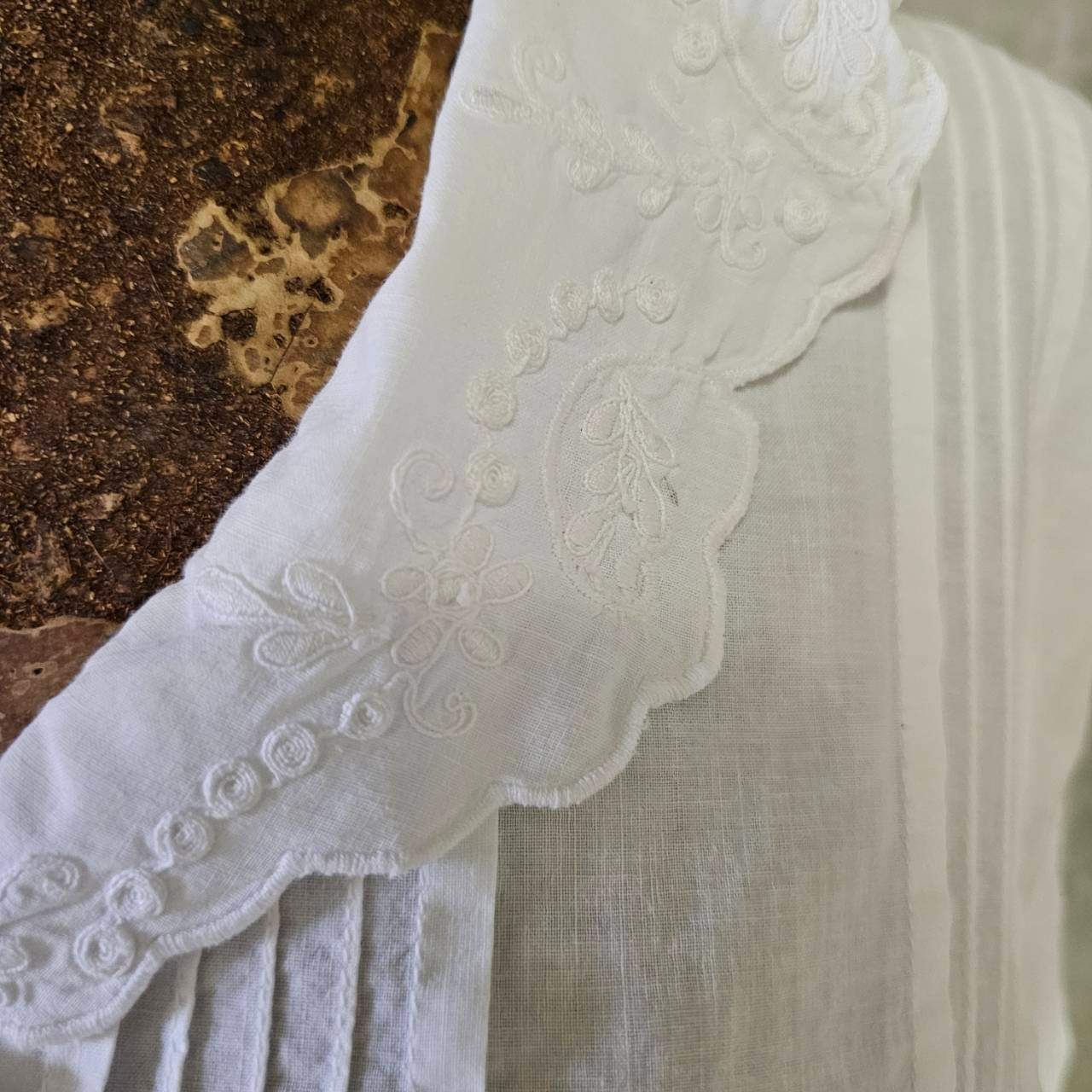 Euro vintage(ヨーロッパヴィンテージ) 70's~embroidered big collar V-neck sleeveless white cotton blouse 大きな刺繍襟のホワイトコットンブラウス ベスト Euro vintage(ヨーロッパヴィンテージ) 70's~embroidered big