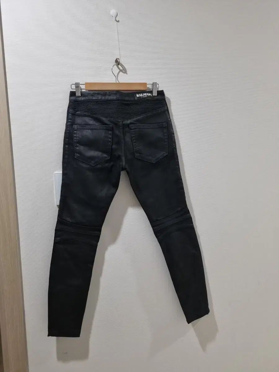 BALMAIN バルマン ブラックジーンズ ズボン DECORATOM_COM_BR