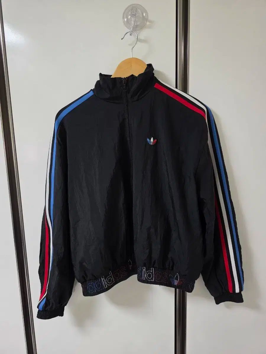 adidas アディダス 3本線 黒 トラックトップス