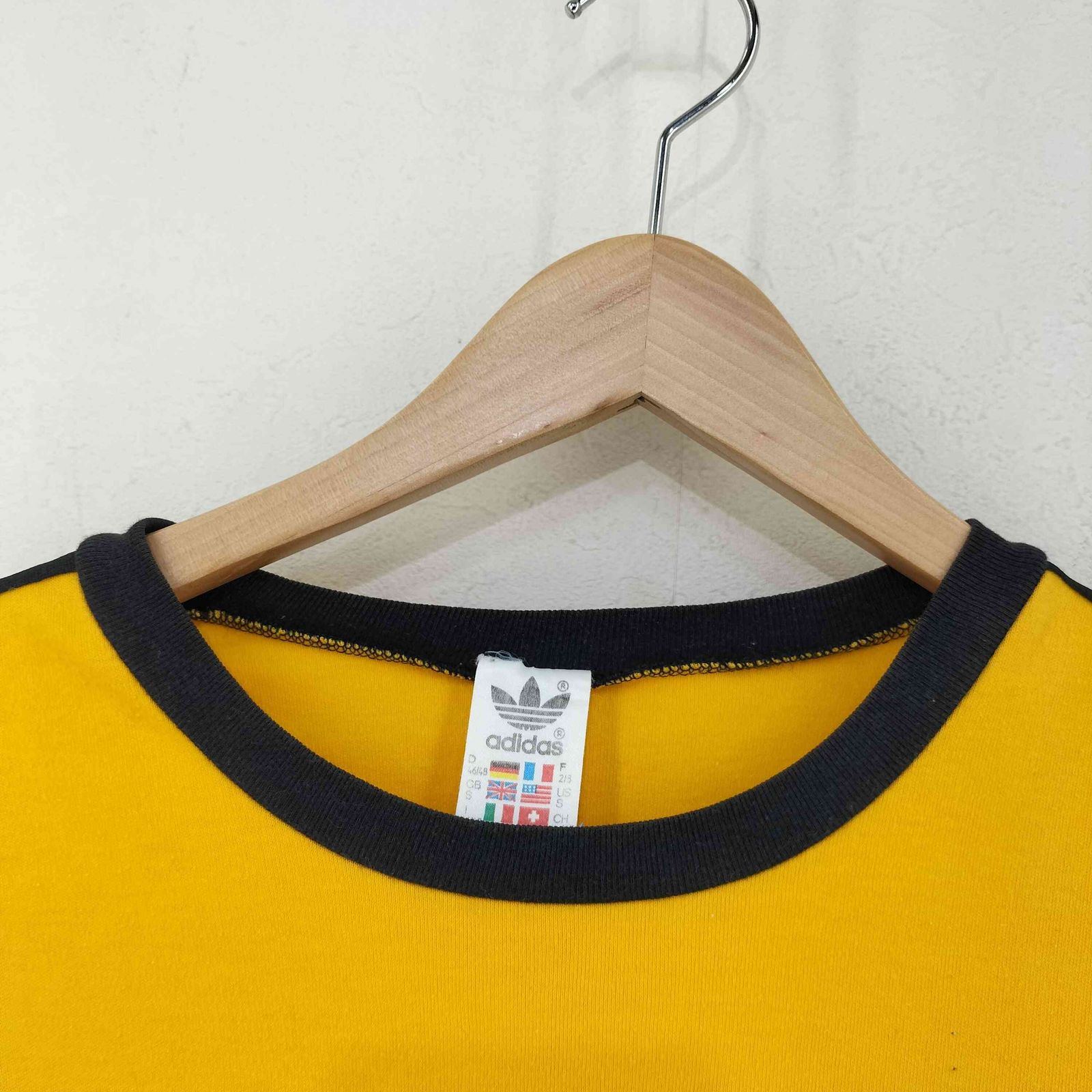 adidas(アディダス) 国旗タグ HOECHST-MARATHON Tシャツ レディース import 中古 古着 0722 アディダス adidas 国旗タグ HOECHST-MARATHON Tシャツ
