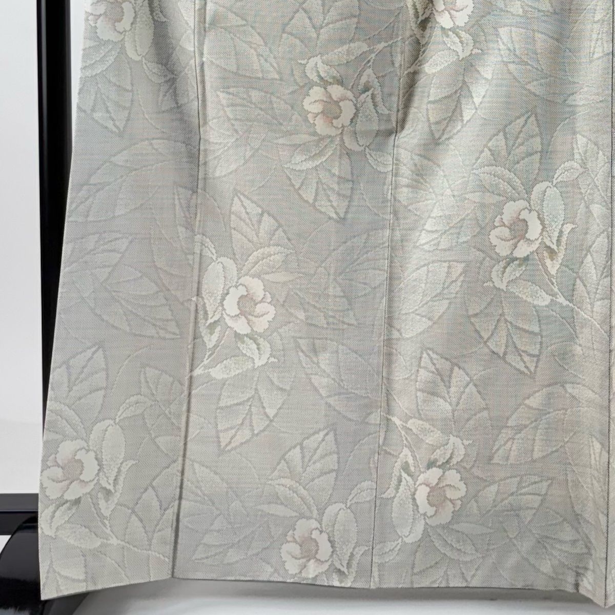 紬 身丈165.5cm 裄丈67.5cm L 袷 椿 灰茶 正絹 名品 【中古 紬 身丈165.5cm 裄丈67.5cm L 袷 椿 灰茶 正絹 名品 【中古