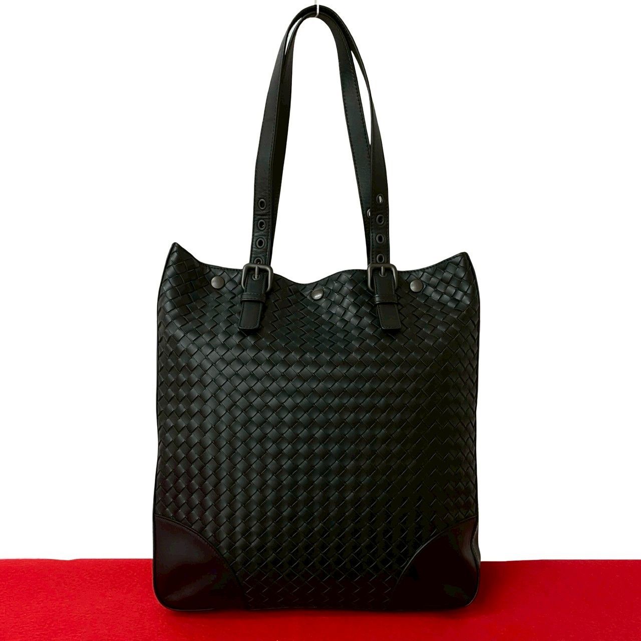 極 美品 ボッテガヴェネタ イントレチャート レザー セミ ショルダーバッグ黒. 極 美品 BOTTEGA VENETA ボッテガヴェネタ イントレチャート