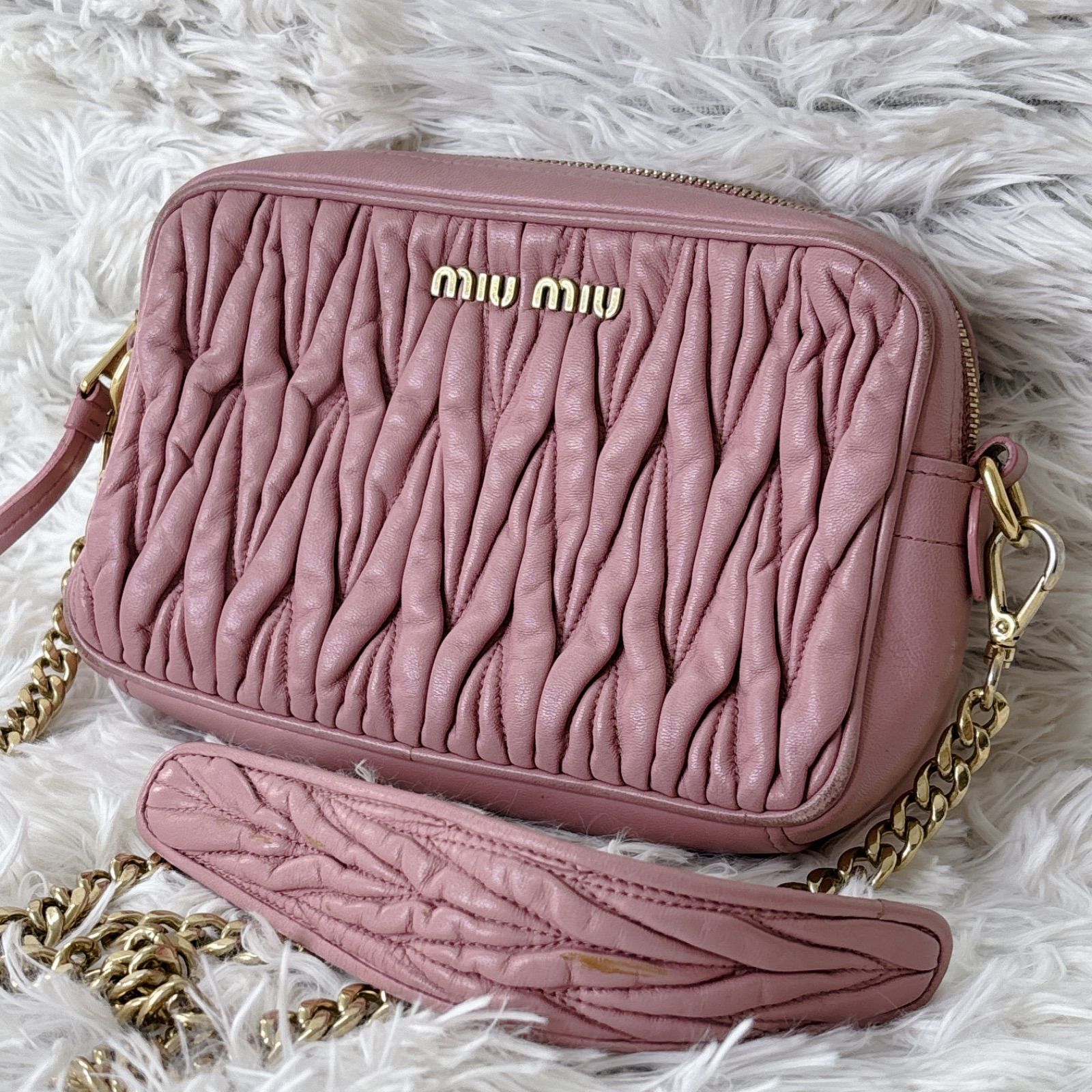 MIU MIU ピンク プリーツ ショルダーバッグ斜め掛けレディース