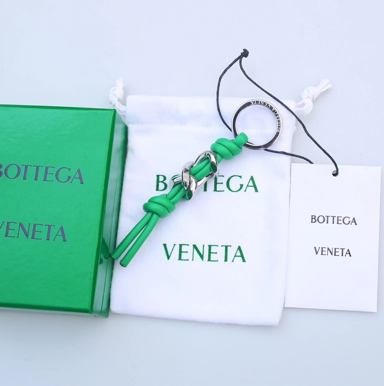 【極美品】BOTTEGA VENETA キーリング パラキート チャーム 極美品】BOTTEGA VENETA キーリング パラキート チャーム レディース