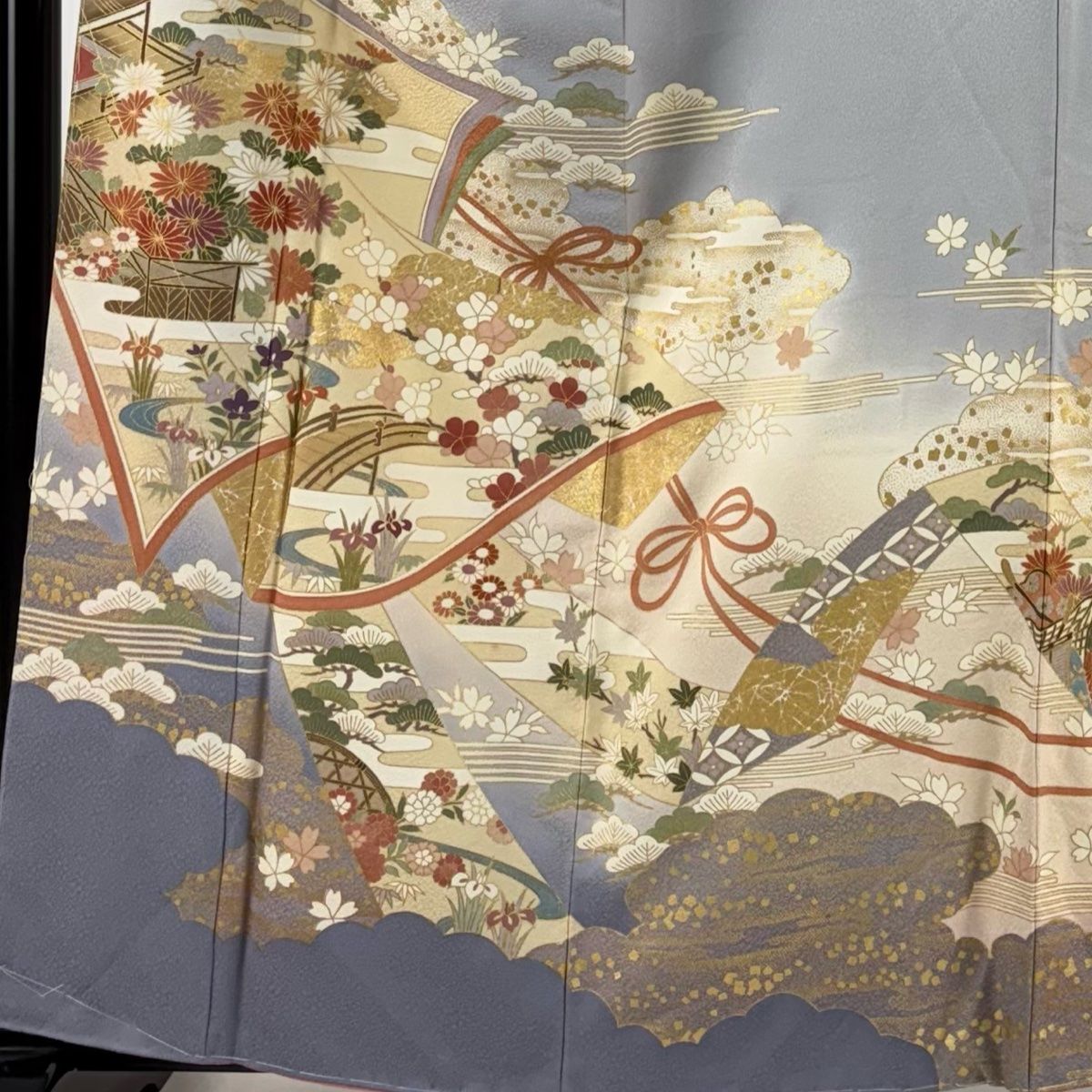 バイセル 着物 名品 訪問着 灰白 草花 落款有 金彩 銀彩 正絹 袷（10月～5月） 160cm Mサイズ ☆☆☆☆ 訪問着 身丈159.5cm 裄丈65.5cm M 袷 落款 草花 橋 金彩 ぼかし 灰色