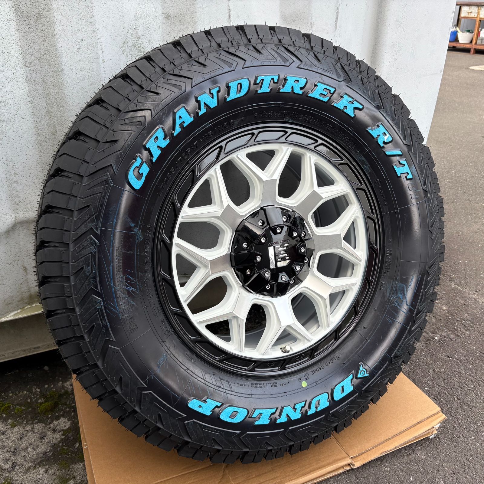 4本セット ランクル300 ランクル250 17インチ レクセルホイール インフェルノ ダンロップ グラントレック RT01 265 70R17