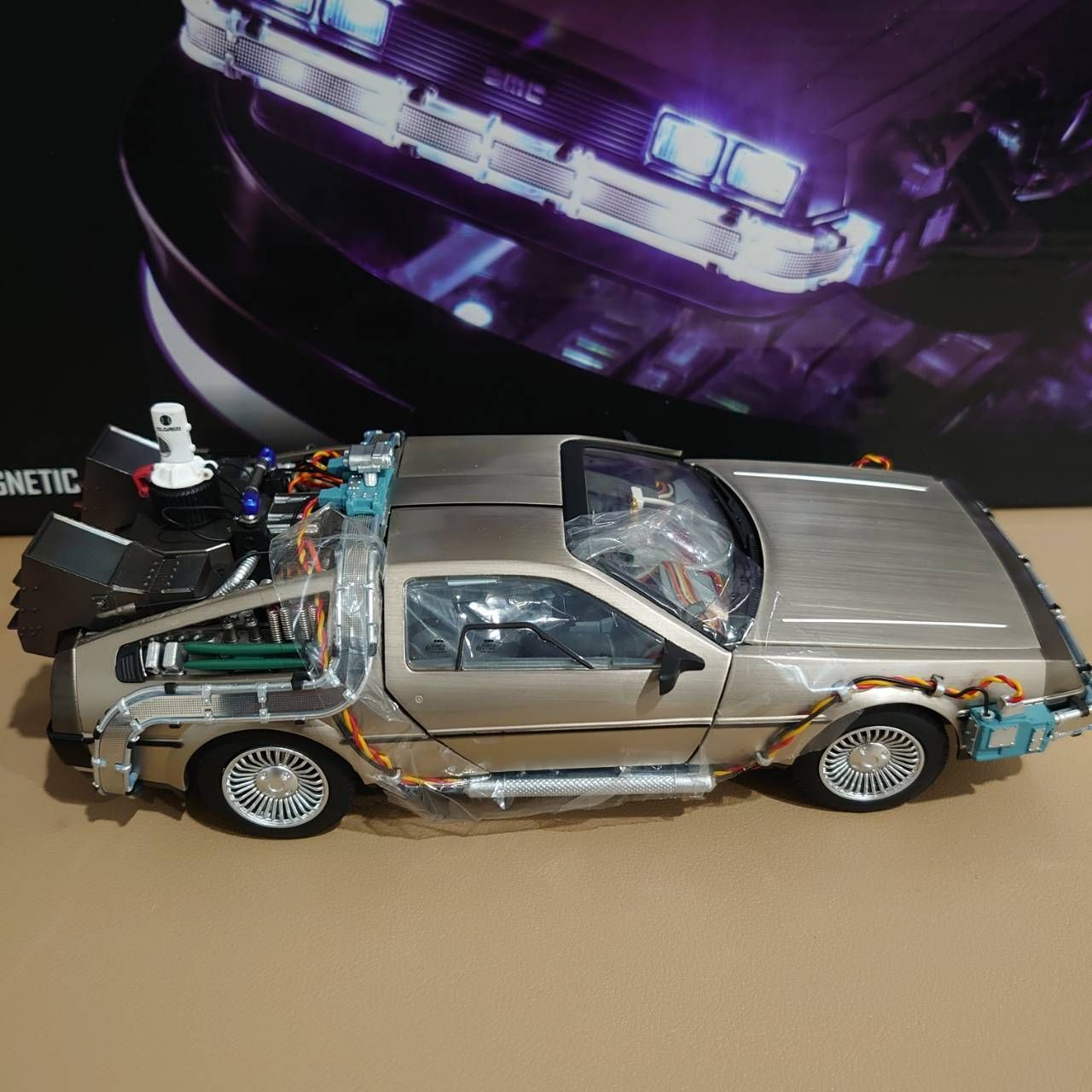 デロリアン バック・トゥ・ザ・フューチャー 1/20スケール キッズロジック Back To The Future PartII kids logic 1/20 Magnetic Floating