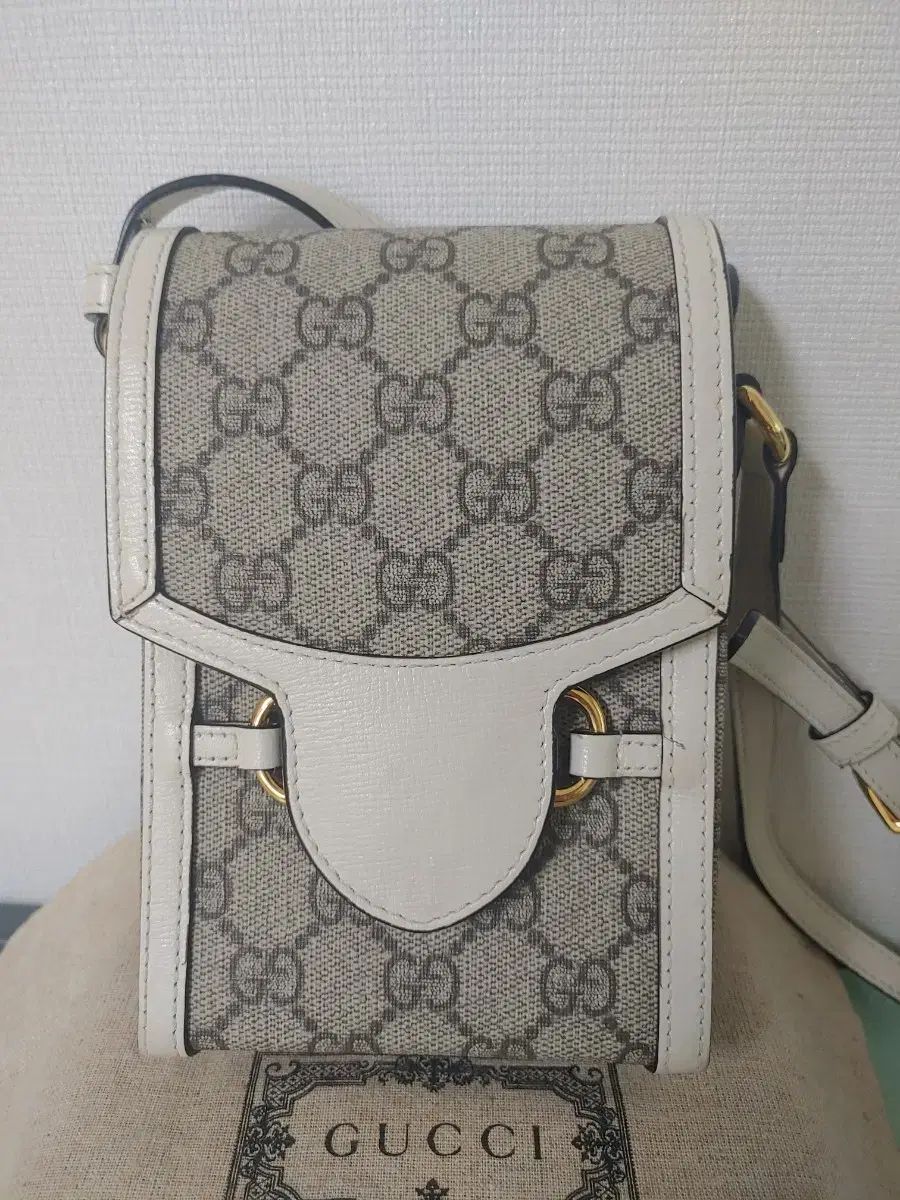 グッチ GG Supreme ミニバック 携帯ホルダーバック