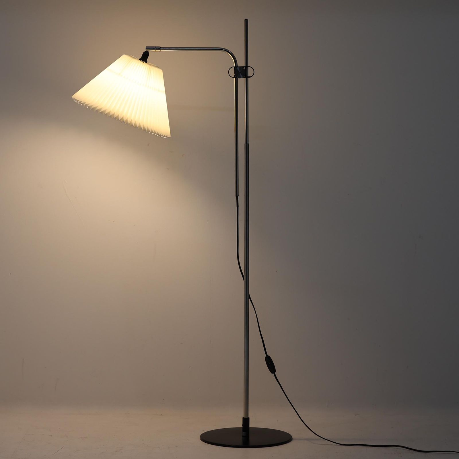 Michael Bang フロアランプ Model 321 スチール 高さ131cm Le Klint マイケル バン|DK18531