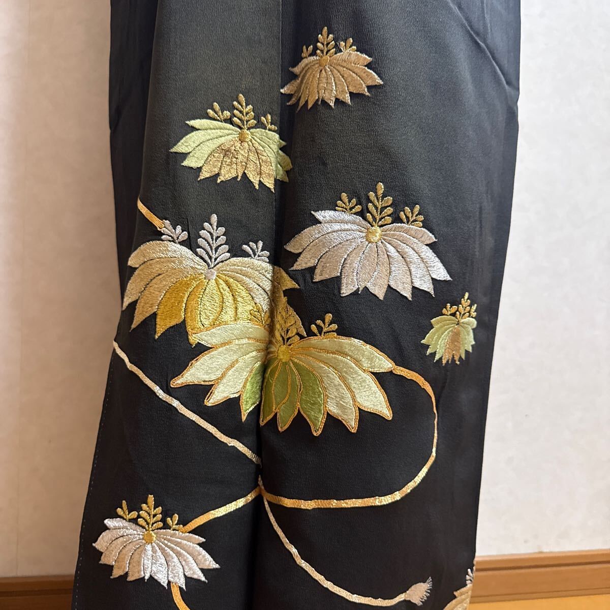 き27 ○ 着物 黒留袖 総刺繍 和洋折衷 黒留袖 着物 リメイク