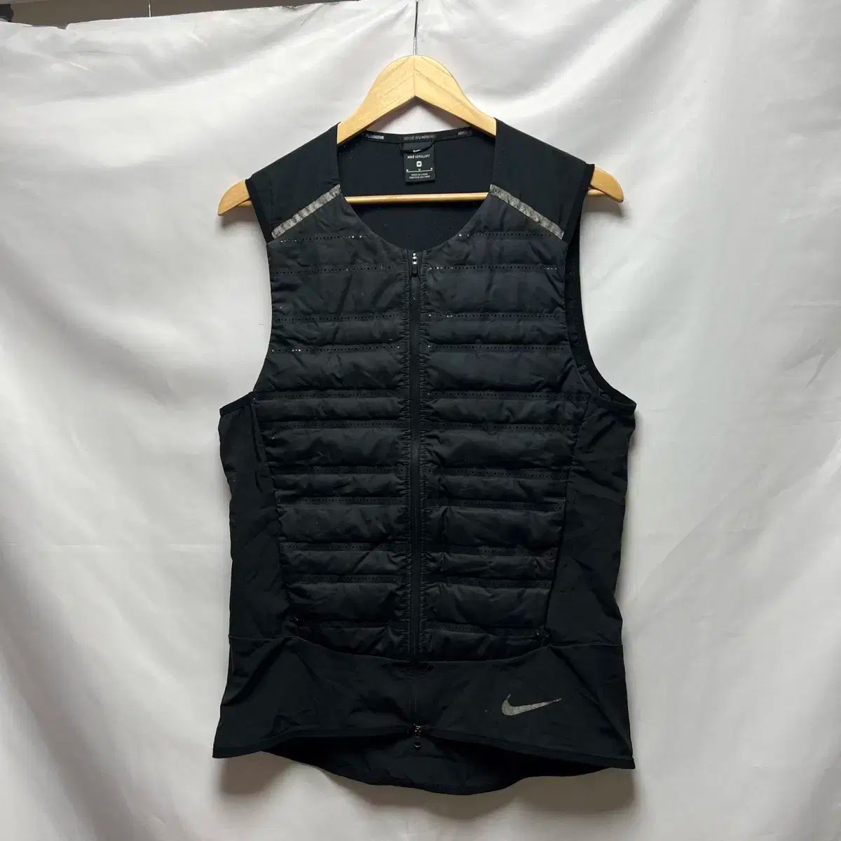 純正品/ M Nike(ナイキ） エアロロフト 黒 ランニング ベスト