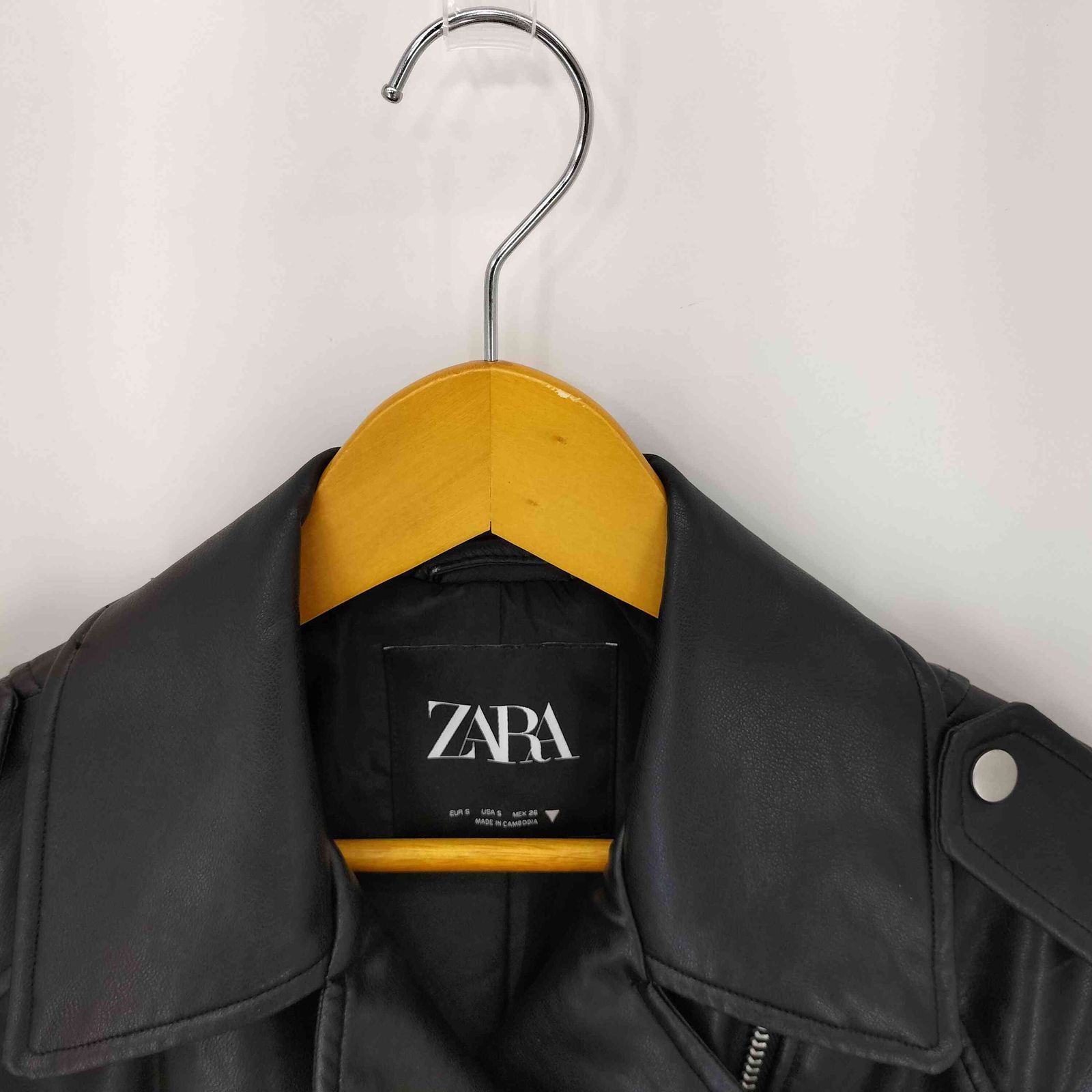 ZARA フェイクレザー クロップド バイカージャケット L ZARA フェイクレザークロップド ライダースジャケット - メルカリ