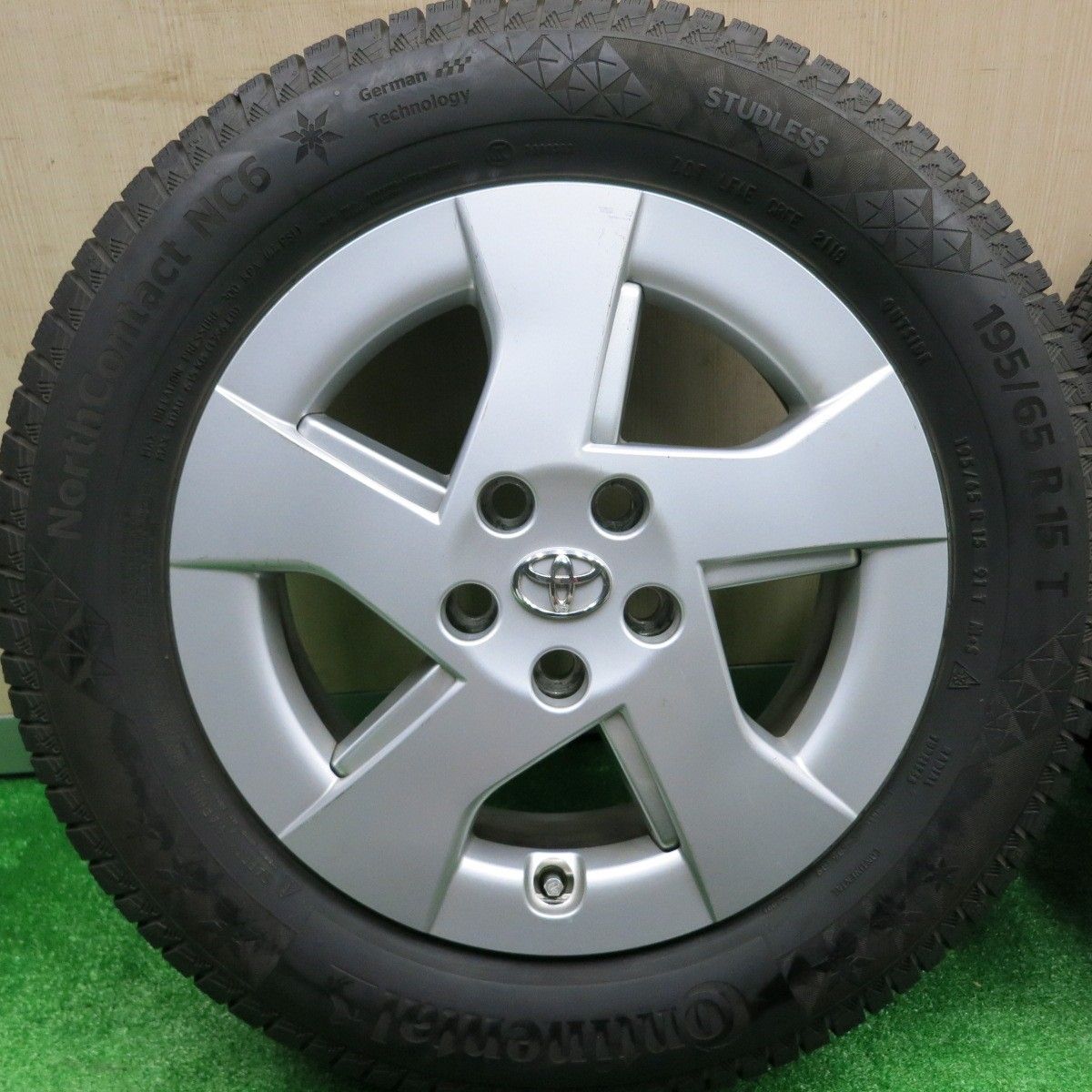 30プリウス 純正ホイール 195/65R15 ブリヂストン