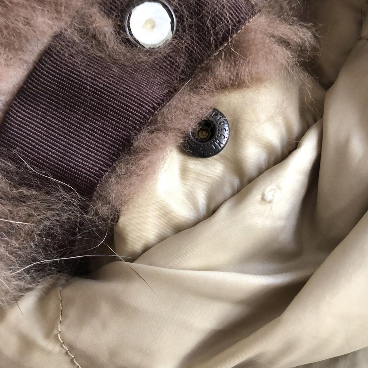 ベージュ×ダークブラウン